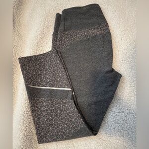 RBX Size Small Cropped Capri Leggings Gray with Pink Floral Design 19in inseam